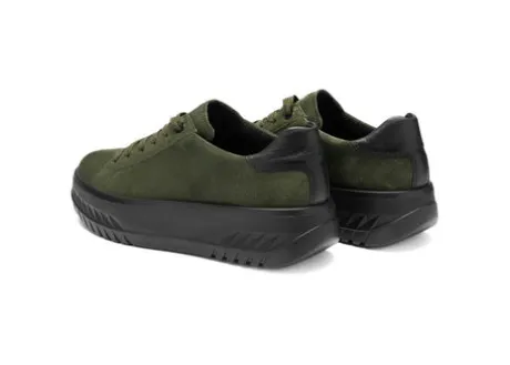 Ara 124670707- Trainer.