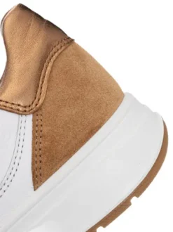 Ara White and Bronze Trainer|125000408